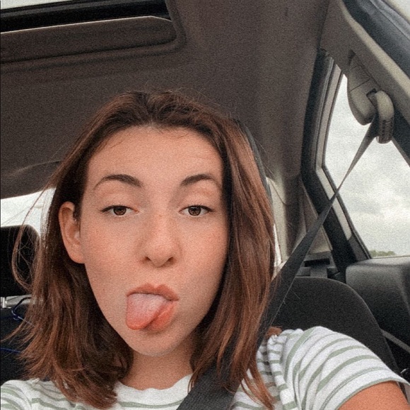 Meet your Posher, Lauren - Picture 1 of 1